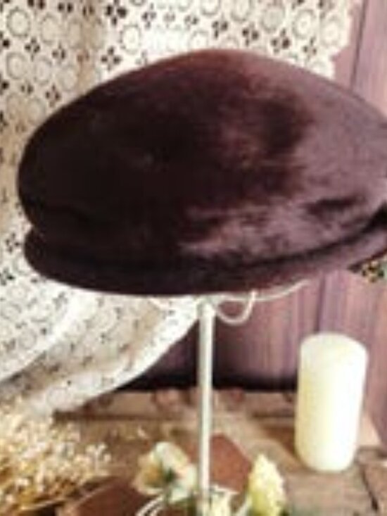 Vintage 1940s 1950s Hat, Jaccard Exclusive Brown Felt Pillbox with Brooch and Ha main image 7